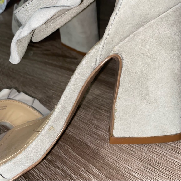 *SOLD* Charles David Haley Pleated Ruffle Heeled Sandals Size 6.5 - Picture 10 of 16